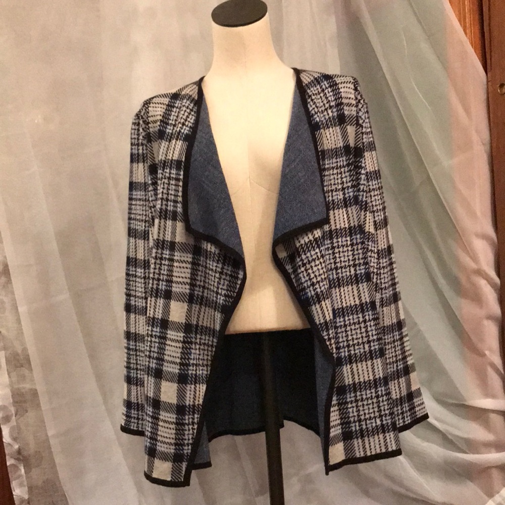 Jones New York Woman’s blue plaid sweater NWT med